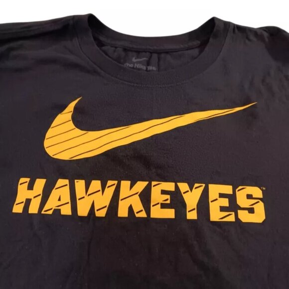 The Nike Tee Iowa Hawkeyes Sz XL T-Shirt Black / Gold Short Sleeve - Picture 3 of 4